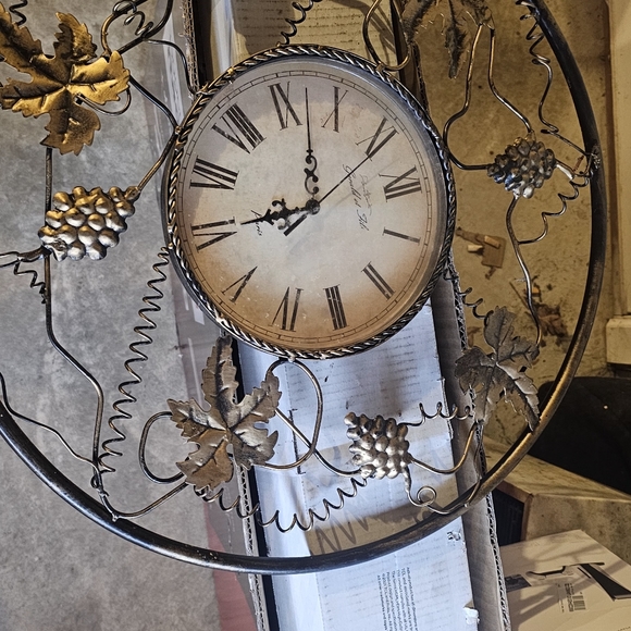 Wall clock - Picture 2 of 4